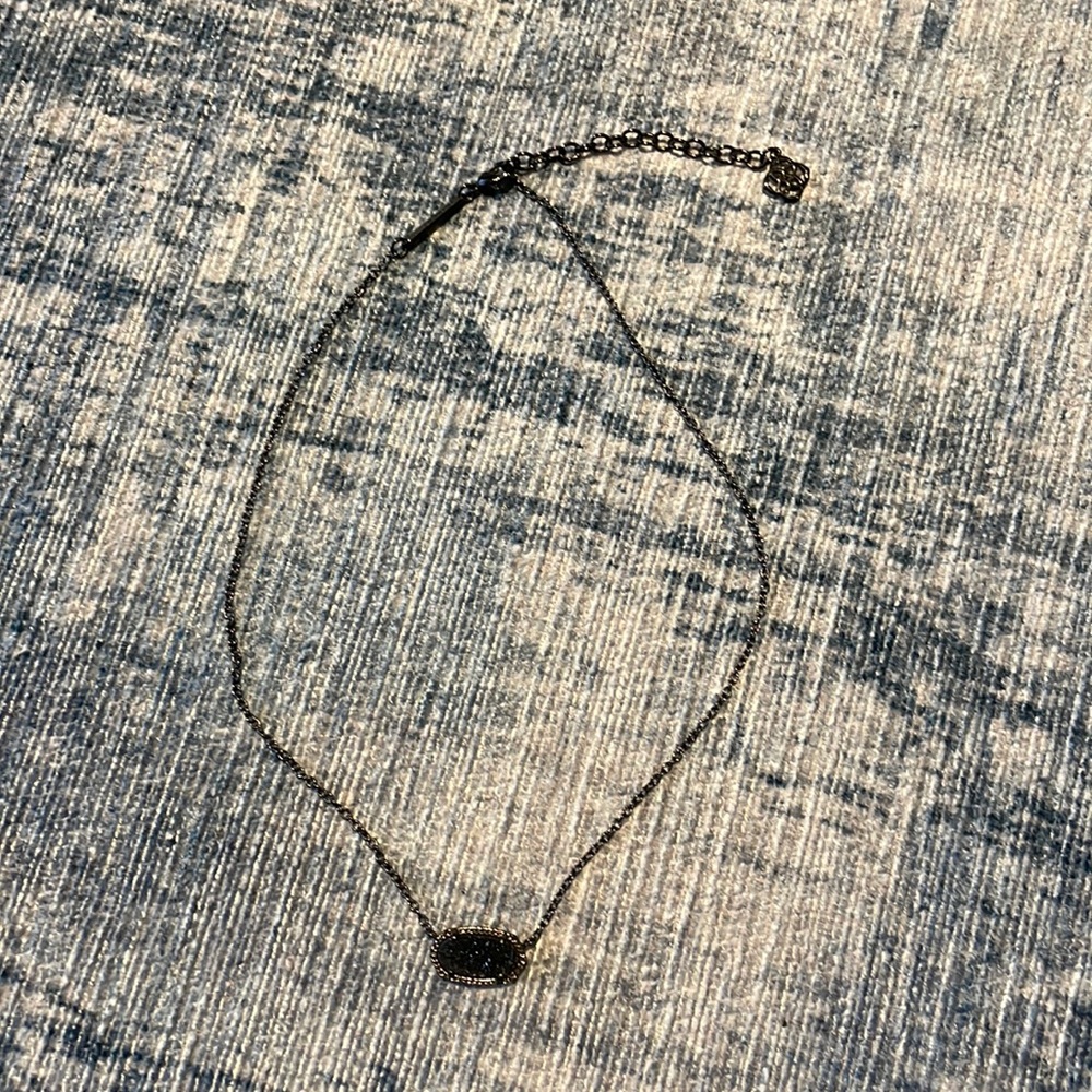 Kendra Scott necklace